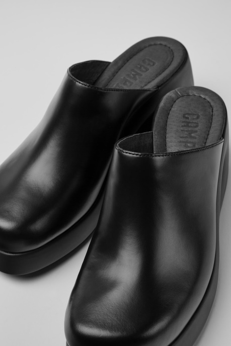 Design Kaah Black Leather Clogs Camper AU