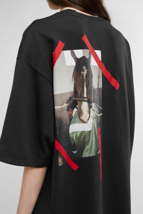 Exclusive Camper AU T-Shirt Black T-Shirt With Horse Print At Back